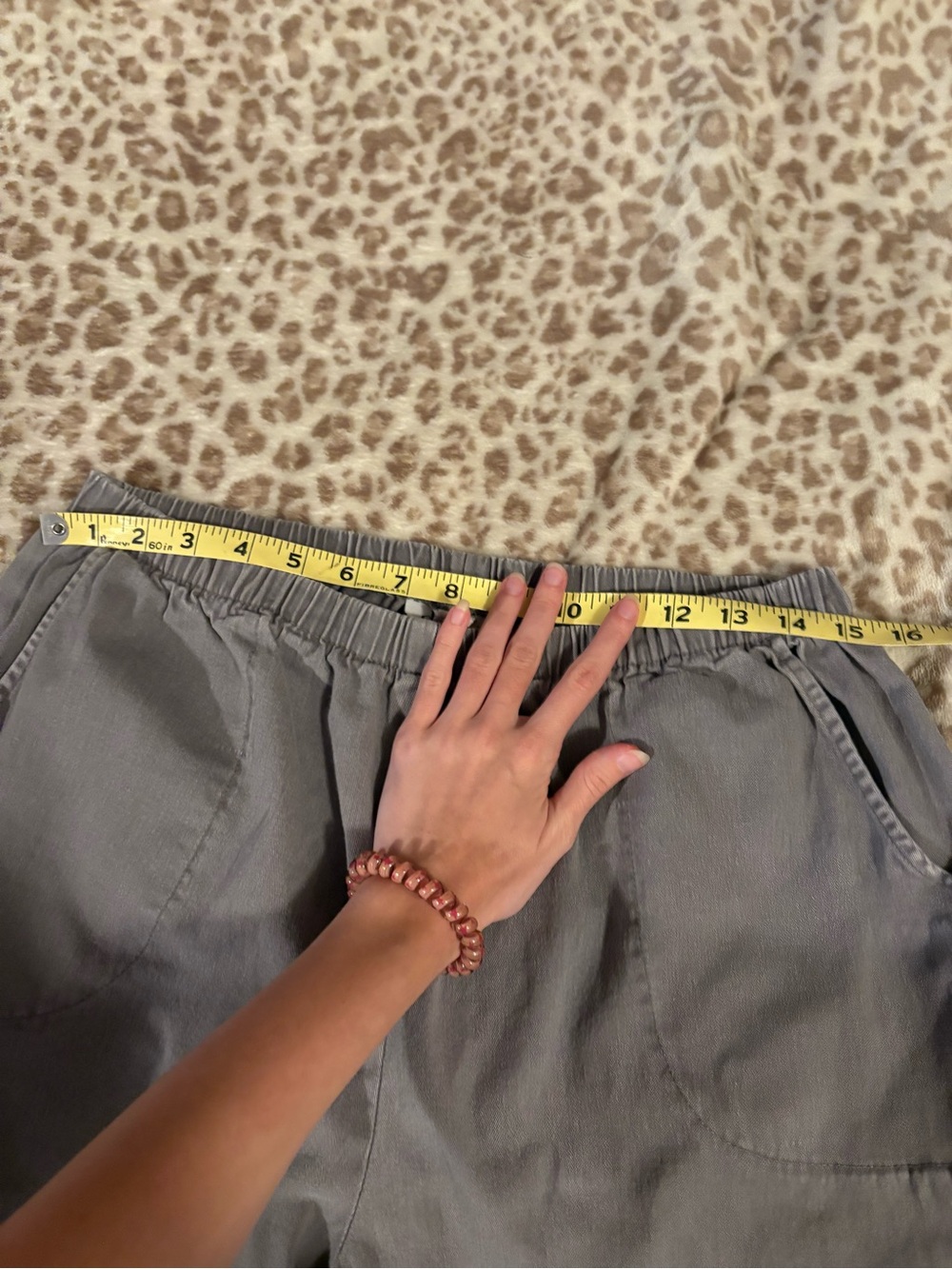 Women’s Gray Pull On Cropped Pants Size Petite Large - Picture 6 of 7